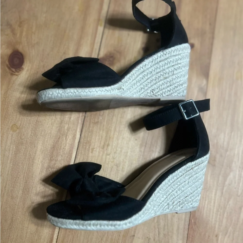Old Navy Black Bow Espadrille Sandals